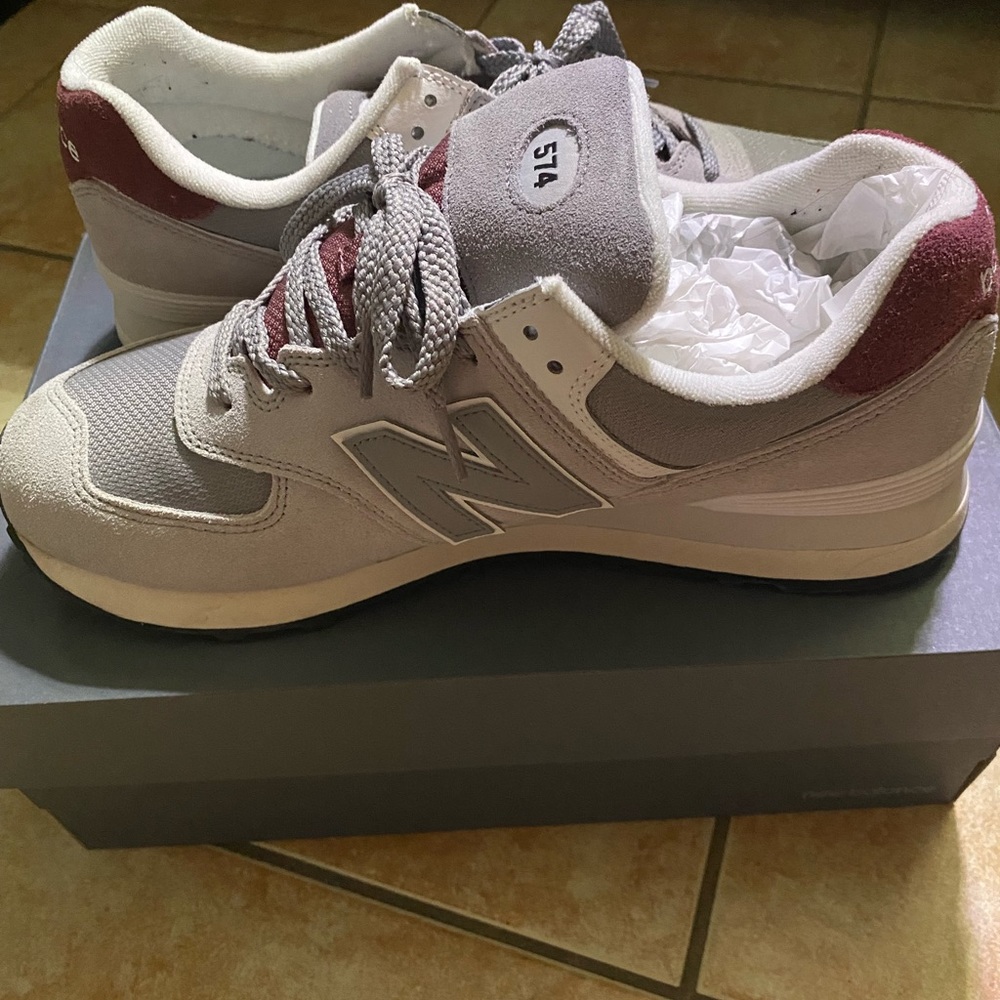Men’s (or women’s) sneakers
